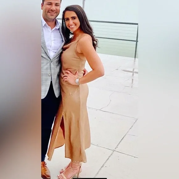 Gold dress - Picture 1 of 3